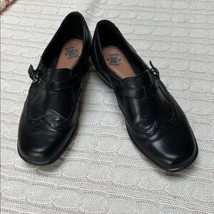 Earth Origins Sz 7.5 Womens "Carma 2" Black Wingtip Leather Slip On Shoes